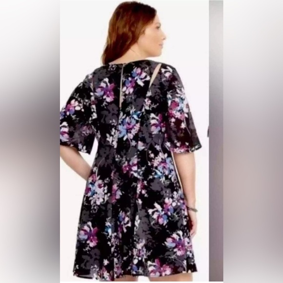 Torrid Black Floral Georgette Flutter Sleeve‎ Mini Dress - Picture 2 of 8